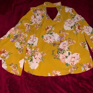 Floral bell sleeve blouse